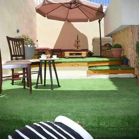 Little Yard & #5 Budget Studio Naxos City