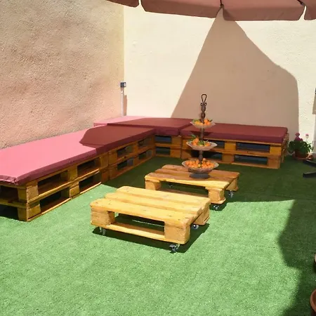 Little Yard & #5 Budget Studio Apartment